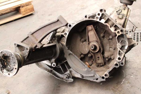 BOITE DE VITESSE VW T4 1.9TD ( 5VITESSES ) - Vue 1